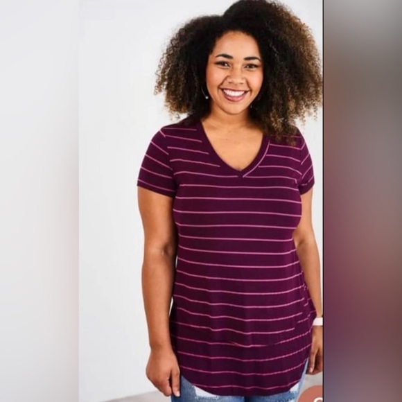 2 Latched Mama striped boyfriend nursing tees - Picture 8 of 8